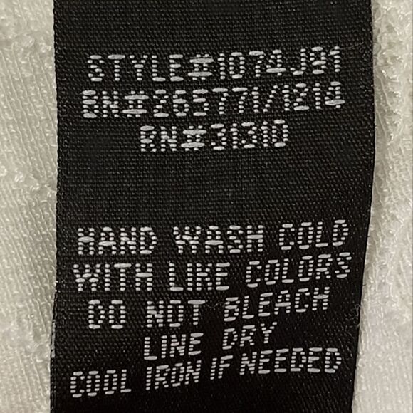 by & by White Textured Floral Embroidered 3/4 Sleeve Cover-up Blouse Size M - Picture 8 of 9